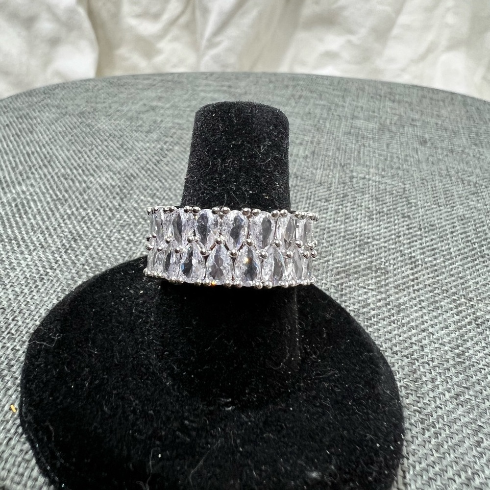 Fashion Jewelry Ring Statement Ring W/Simulated Diamonds In 18K White Gold☑️